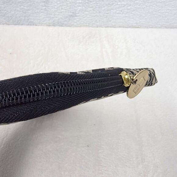 Tommy Hilfiger Broadmoor Sleeve iPad/Laptop Case - Picture 2 of 6